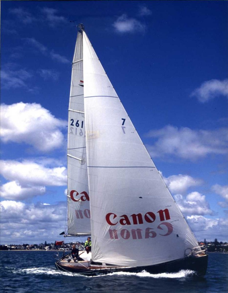 Palmyra blasting up the harbour, 1998 (Bob Wharton)