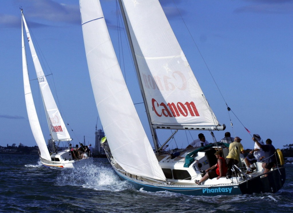 Phantasy nips at Prism's heels in the 2007 Stewart Championships (Stewart Association Collection)