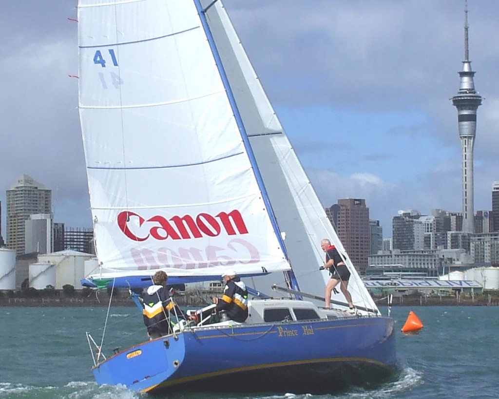 Prince Hal fetches the windward mark in the 2007 Stewart Championships (Stewart Association Collection)
